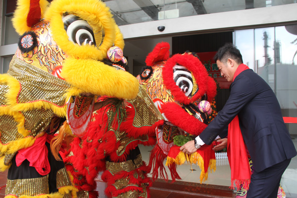 千秋偉業(yè)添錦繡 萬里鵬程展宏圖 —— 常青樹舞獅獻(xiàn)瑞賀新春，歡天喜地迎開工！